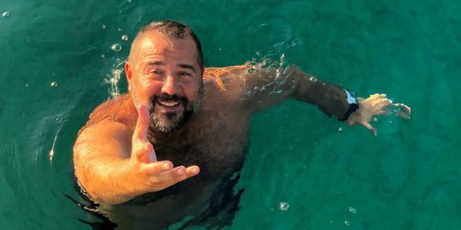 Ata Demirer’in Mavi Tutkusu