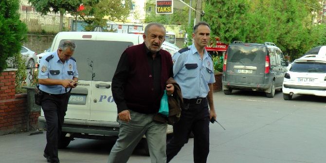 İneceği Yerde Durmadı Diye Otobüs Şoförü Bıçakladı