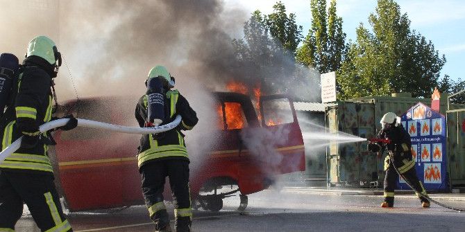 İtfaiyeden Gerçeği Aratmayan Kaza Ve Yangın Tatbikatı