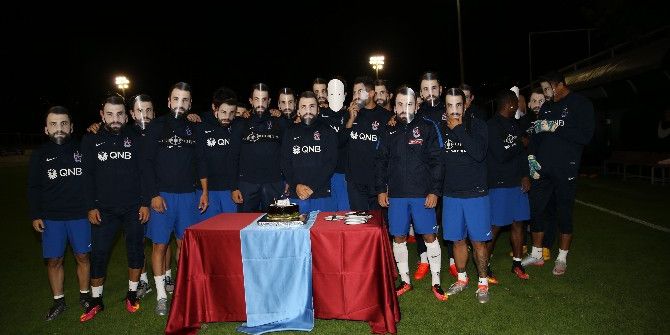 Mustafa Yumlu’ya Maskeli Doğum Günü