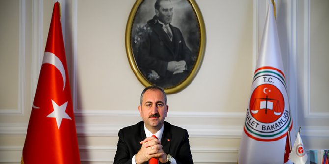 Bakan Gül, “Kimse Kendini Kolluk, Hakim Savcı Yerine Koymasın”