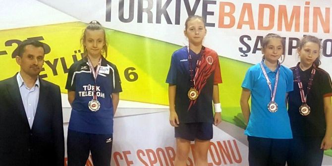 Badminton’da 3 Madalya