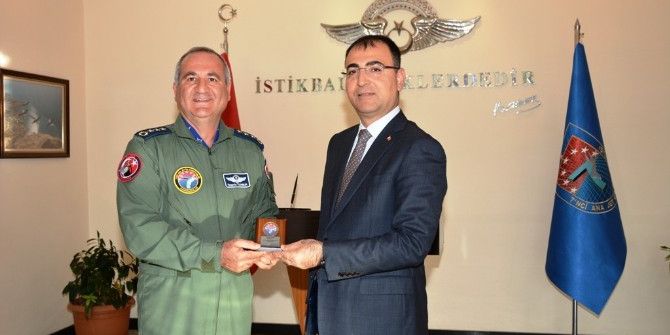 Vali Toprak 7. Ana Jet Üs Komutanlığını Ziyaret Etti