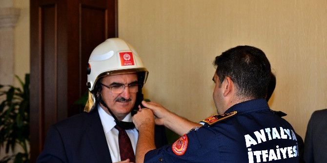 İtfaiyeciler Vali Karaloğlu’nu Ziyaret Etti