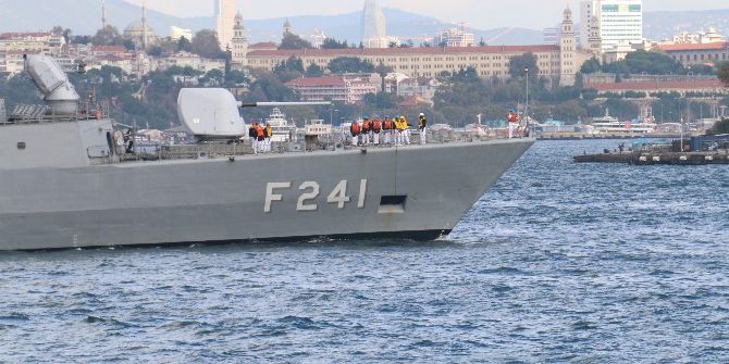 Eminönü’ne Demir Atan Savaş Gemisine Yoğun İlgi