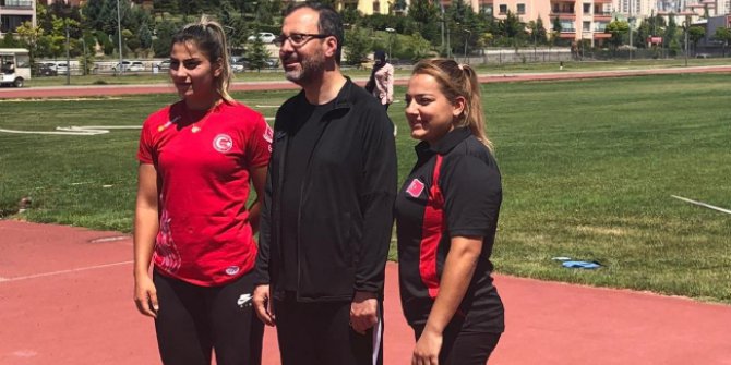 Bakan Kasapoğlu’ndan Milli Atletlere Moral