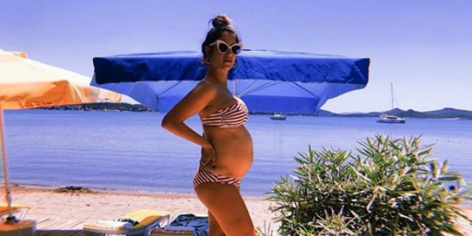 Hazal Kaya Bebeğinin İsmini Paylaştı