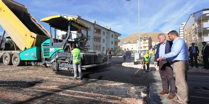 Başkan Memiş Ve Belediye Meclis Üyelerinden Asfalt İncelemesi