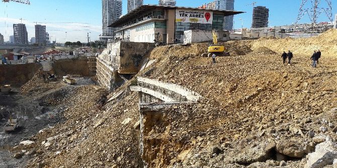 Başakşehir’de Dev İstinat Duvarı Çöktü