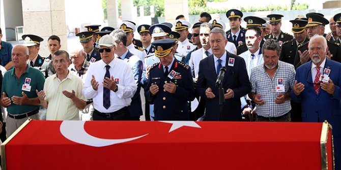 Bakan Akar Emekli Tuğgeneral Armen’in Cenaze Törenine Katıldı
