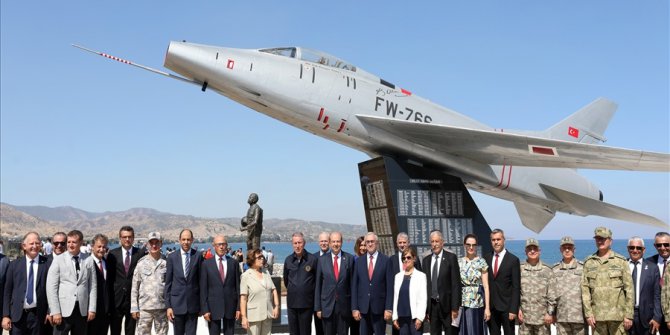 Bakan Akar Ve Komutanlar Kktc’de Şehit Yüzbaşı Cengiz Topel Anıtı’nın Açılışına Katıldı