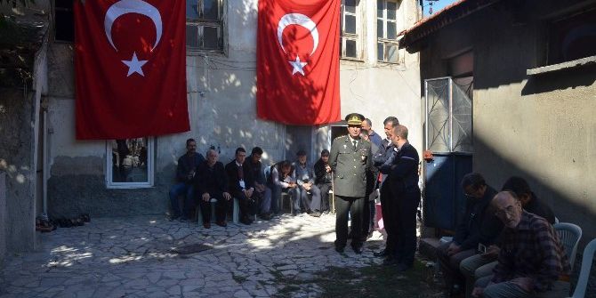 Afyonkarahisar Şehidini Bekliyor