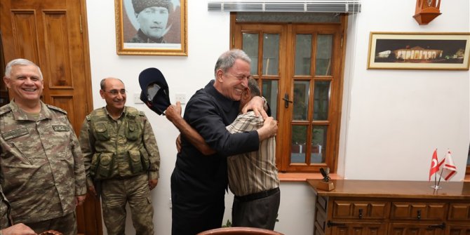 Bakan Akar’a Duygusal Anlar Yaşatan O Buluşma