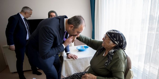 Adalet Bakanı Huzurevi Sakinleriyle Bayramlaştı