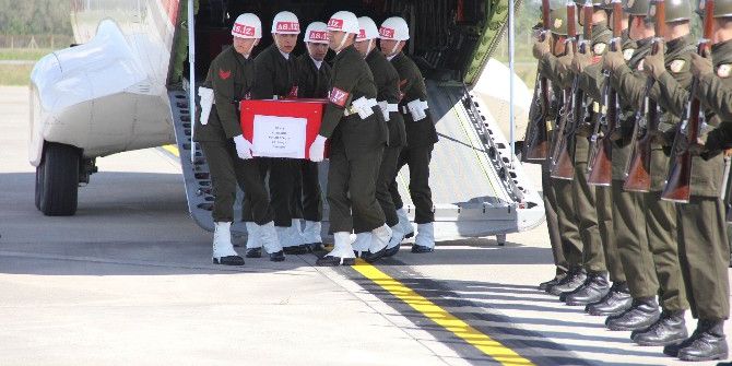 Şehit Uzman Onbaşı Gözyaşı İle Karşılandı