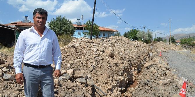 Arguvan Kömürlük’ün Kanalizasyon Sorunu Çözüldü