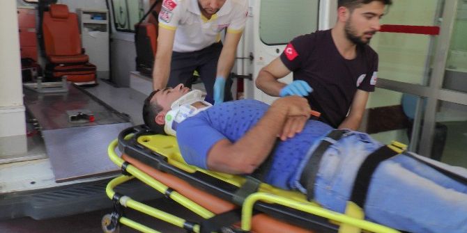 Otomobilin Çarptığı Motosiklet Sürücüsü Yaralandı