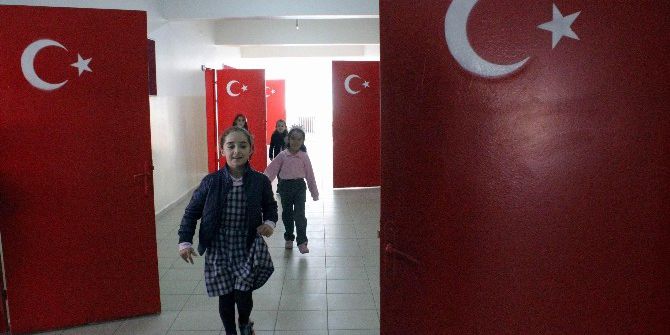 Bayrak Sevgisini Sınıf Kapılarına İşlediler