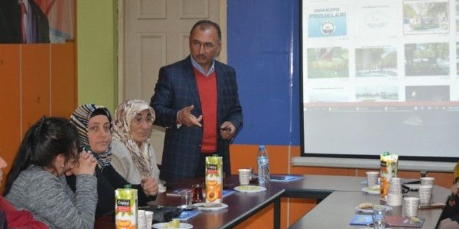 Başkan Köksoy, Ak Kadınlara Çalışmalarını Anlattı