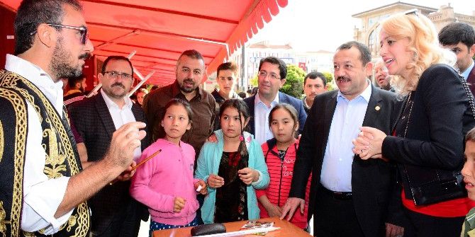 Milletvekili Serdengeçti Ve Başkan Yazgı, Sergiyi Gezdi