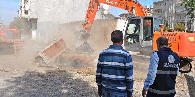 Metruk Evler Yıkılıyor