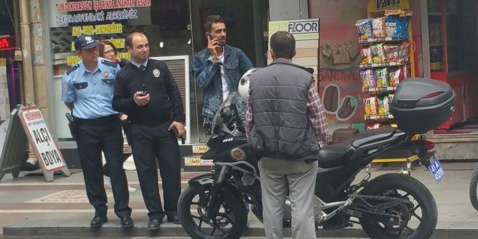 Yaya Geçidini Kullanan Abla Kardeşe Midibüs Çarptı