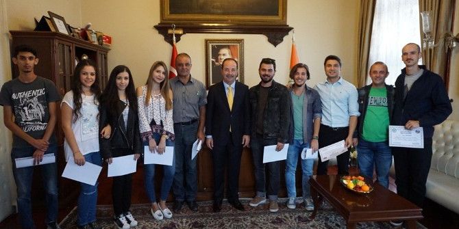 Drama Ve Tiyatro Kursunu Katılanlar Sertifikalarını Aldı