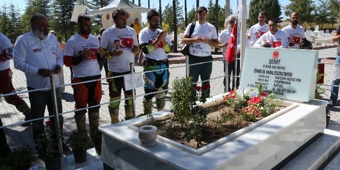 Ralli Birincisi Kazandığı Kupayı Şehit Halisdemir’in Babasına Teslim Etti
