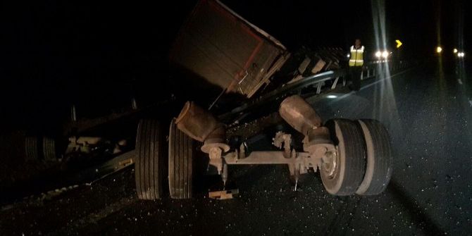 Kamyondan Kopan Römork Şarampole Düştü