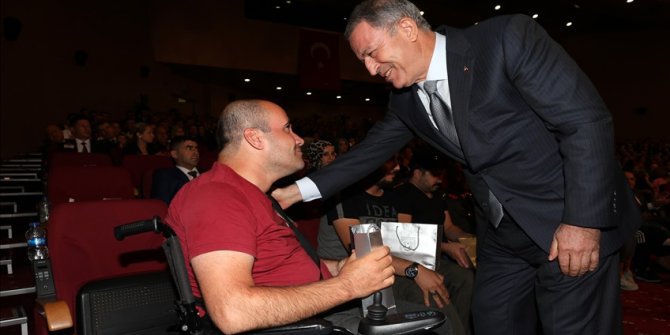 Bakan Akar Ve Komutanlar Gaziler Günü Dolayısıyla Düzenlenen Törene Katıldı