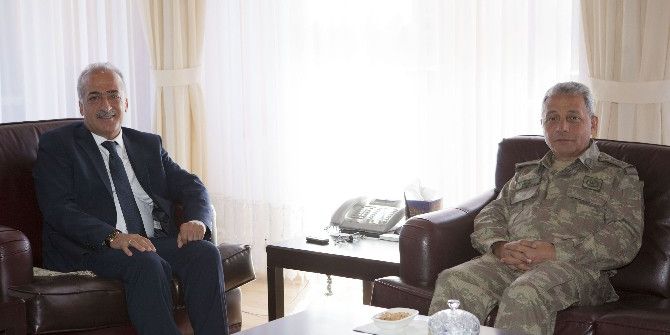 İl Jandarma Komutanı Çelik’ten, Rektör Çomaklı’ya Tebrik Ziyareti