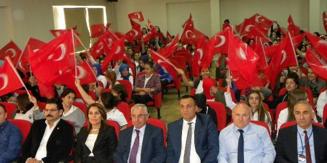 Lisede Şehitleri Anma Programı