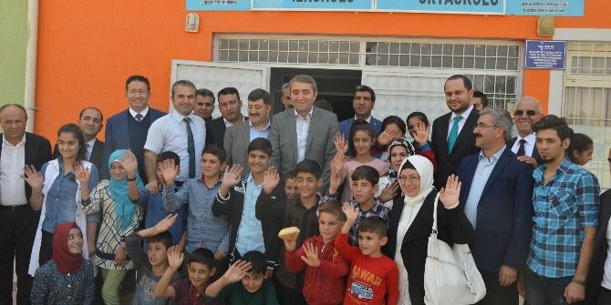 Ak Parti İstanbul Teşkilatından Diyarbakır’da 10 Bin Öğrenciye Kırtasiye Yardımı