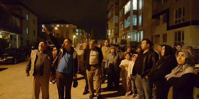 Mahalle Halkı Baz İstasyonu İçin Sokağa Döküldü