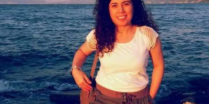 Çatıya Çıkan Genç Kadın İntihara Kalkıştı