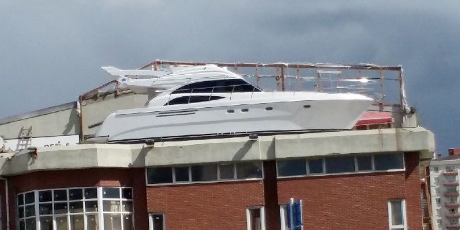 Balkondaki Lüks Tekne Görenleri Hayrete Düşürüyor