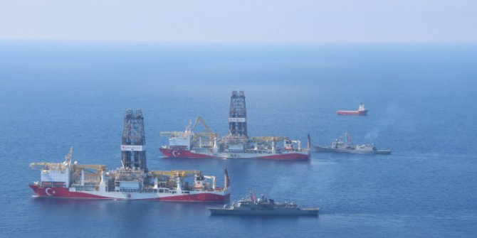 Doğu Akdeniz’de Sondaj Platformlarına Deniz Kuvvetleri Unsurları Refakat Ediyor