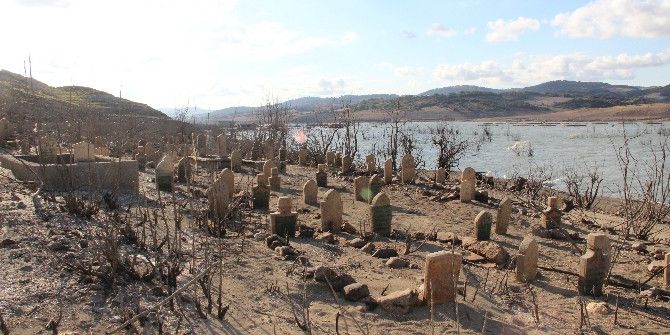 Baraj Suları Çekilince Eski Köy Yeniden Ortaya Çıktı