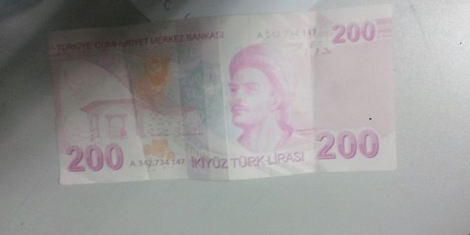 Polisin ‘Dur’ İhtarına Uymayan Otomobilden Silah Ve Sahte Para Çıktı