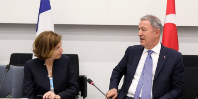Bakan Akar, Fransa Savunma Bakanı İle Telefonla Görüştü