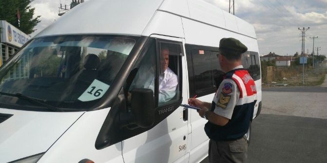 Jandarma Ekipleri Okul Servislerini Denetledi