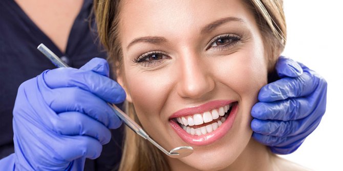 İMPLANTLAR, KAYBETTİĞİMİZ DİŞLERİ YERİNE KOYMANIN EN AVANTAJLI YOLU MU?