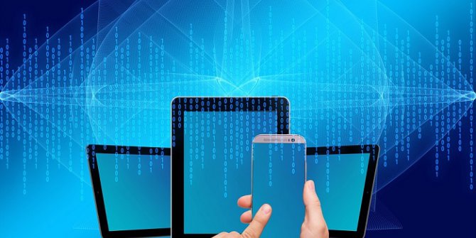 Tcl’den Tablete Dönüşebilen Katlanabilir Telefon
