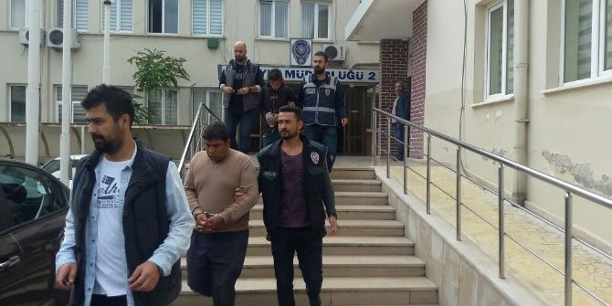 Polisin Çevirdiği Otomobilden 15 Kilo Esrar Çıktı