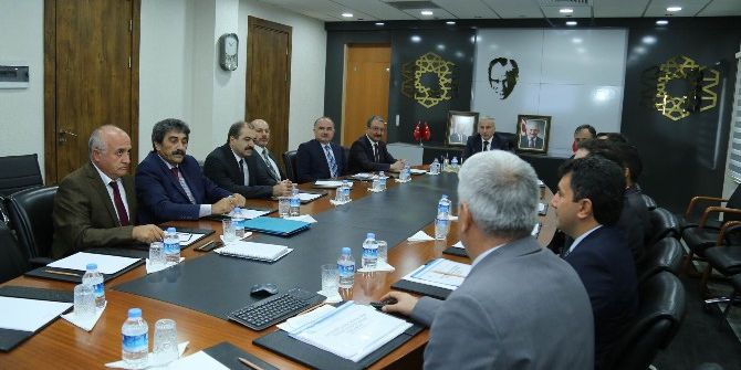 Vali Kamçı Başkanlığında Üniversitelerin Güvenliğine Yönelik Değerlendirme Toplantısı Yapıldı