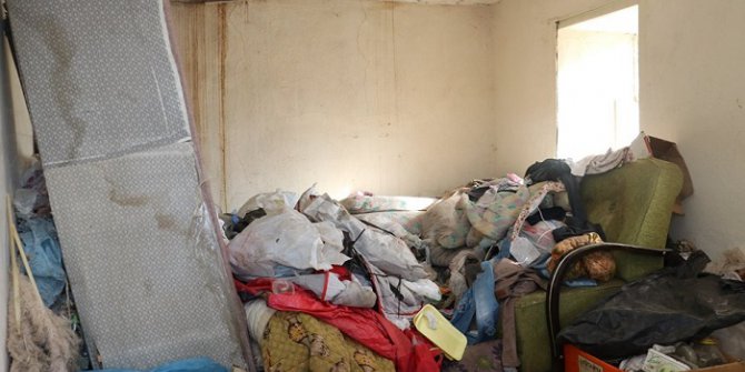 Manisa’da Çöp Evden 8 Kamyon Çöp Çıktı !