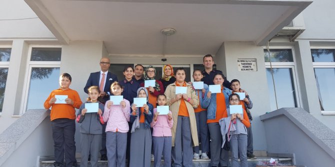 Öğrencilerden Mehmetçiğe Mektup