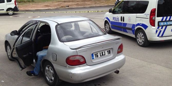 Otomobilde Erkek Cesedi Bulundu