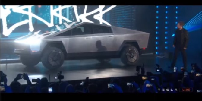 Cybertruck’ın Kırılmaz Camları Kırıldı