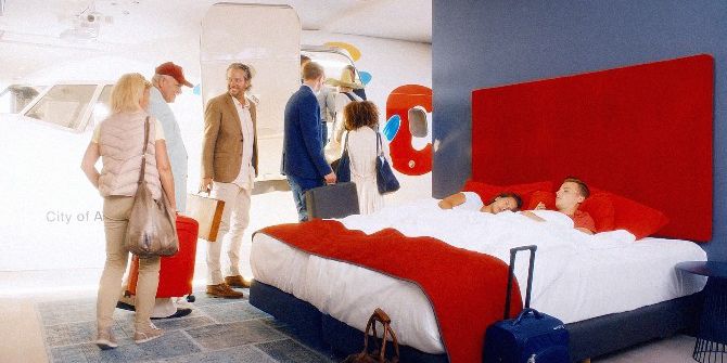 Oteli Uçağa Çevirip Uçuş Emniyet Filmi Çektiler